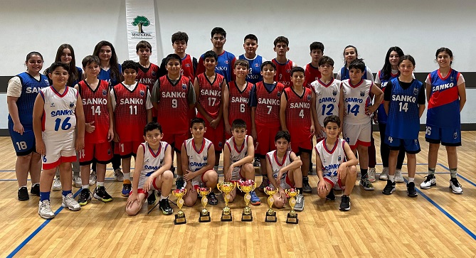 SANKO OKULLARI BASKETBOL TAKIMLARININ ŞAMPİYONLUK SEVİNCİ