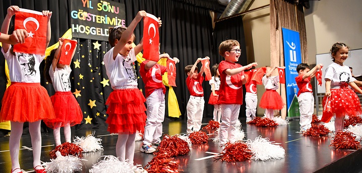 Tepebaşı Belediyesi’nin kurumlarında eğitim alan çocuklardan yıl sonu etkinliği