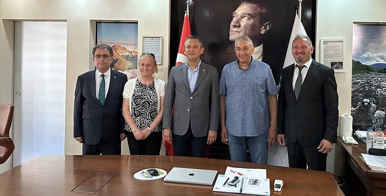 CHP Genel Başkanı Özgür Özel Rize'de Belediye Başkanlarını Ziyaret Etti