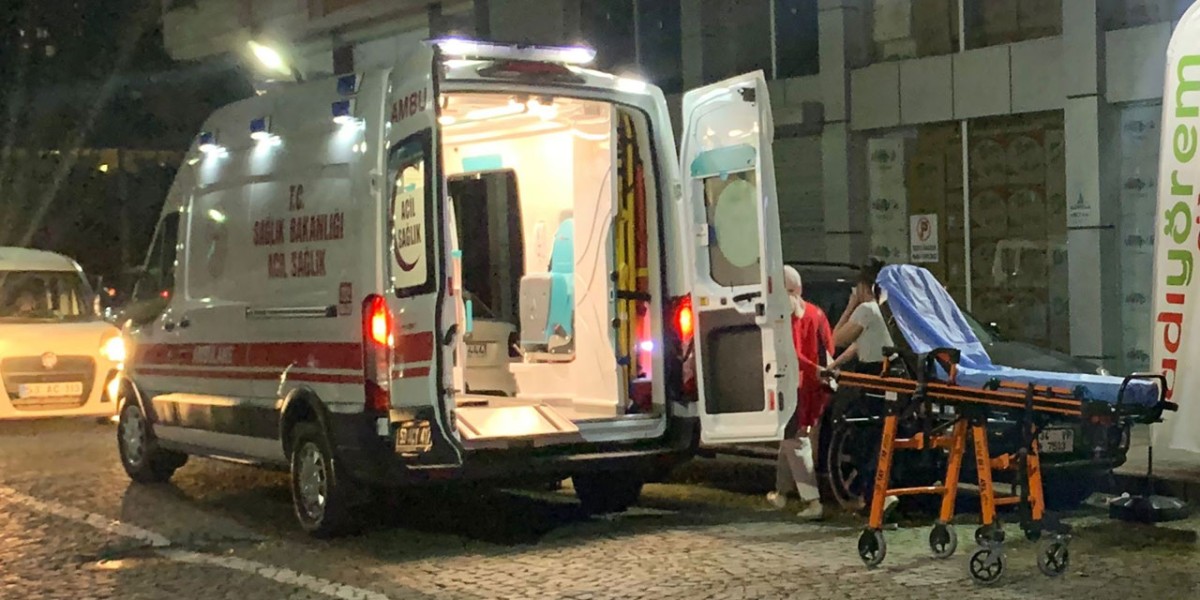 Rize'de Sokak Ortasında Silahlı Saldırı: Tartıştığı Kişiyi Vurduktan Sonra Kaçtı