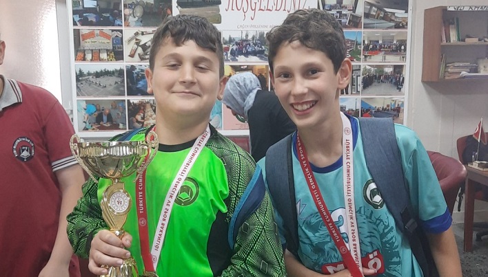 Turnuva Şampiyonu Mahmut Celalettin Ökten İmam Hatip OrtaokuluHüseyin Özdemir