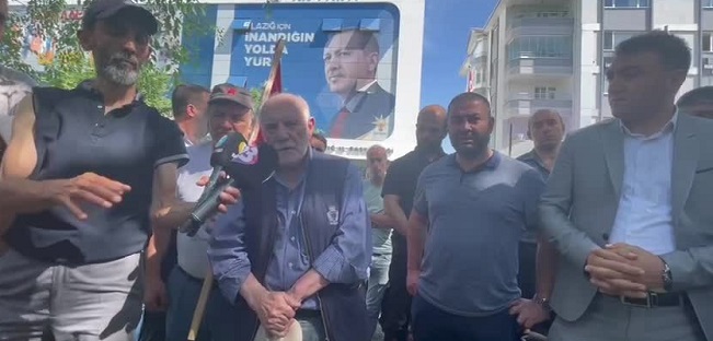 Elazığ’da dükkan ve evlerine yıkım kararı verilen vatandaşlar AKP İl Başkanlığı önünde eylem yaptı