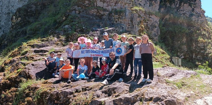 Rize TOBB İlkokulu Zirveden Filistin’e Destek Duaları Yolladı