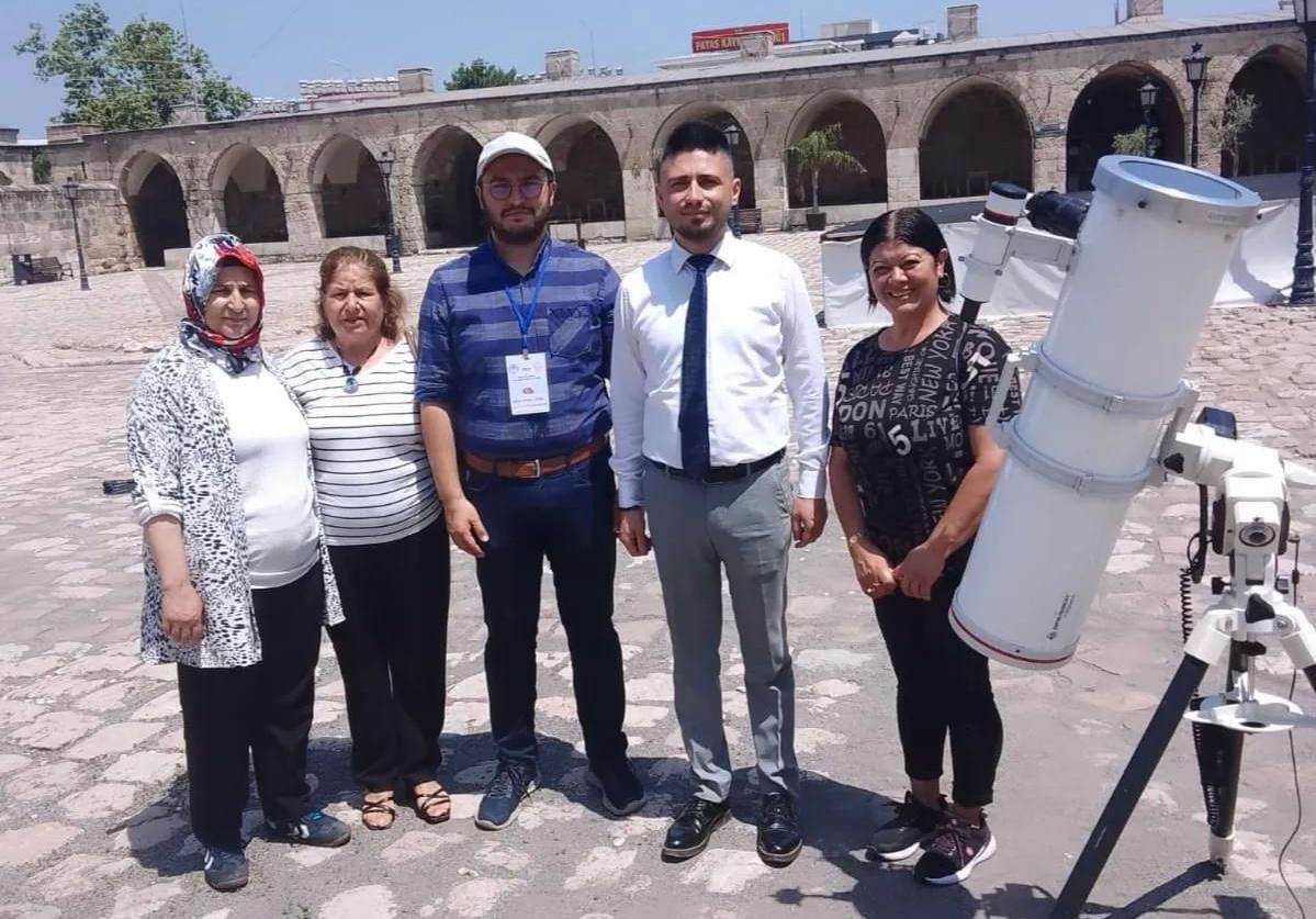 İlçe Başkanı Erdinç Keskin, Payas Halk Eğitim Merkezi'nin Sergilerini Ziyaret Etti