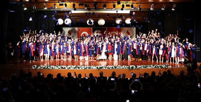 SANKO ÜNİVERSİTESİ’NDE MEZUNİYET COŞKUSU