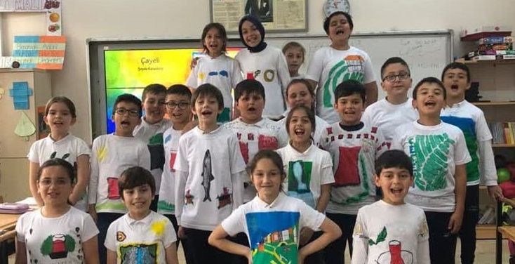 Rize TOBB İlkokulunda ‘Dilimizin Zenginlikleri”Projesi kapsamında ‘tişört tasarım”sergisi