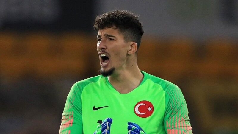 Altay Bayındır, Fenerbahçe'nin ezeli rakibiyle anlaşma sağladı