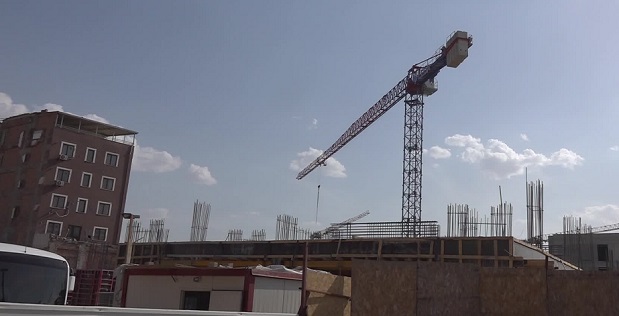 Malatya Çarşı inşaatında paralarını alamayan işçiler eylem yaptı