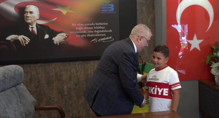 Edremit Belediye Başkanı Ertaş, ilçe sakinleri ile bayramlaştı