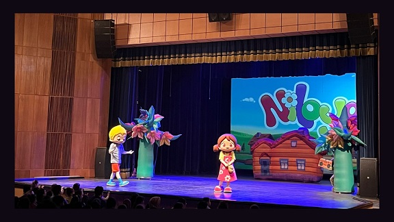 Niloya, Azerbaycanlı Minik Dostlarıyla Buluştu
