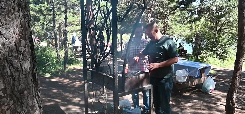 Yozgat’ta kurbanını kesen vatandaş soluğu Çamlık Milli Park’ta aldı