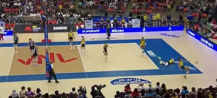 Polonya'nın Brezilya'yı yendiği maça Gabi'nin hareketi damga vurdu! Futbolcu gibi müdahale