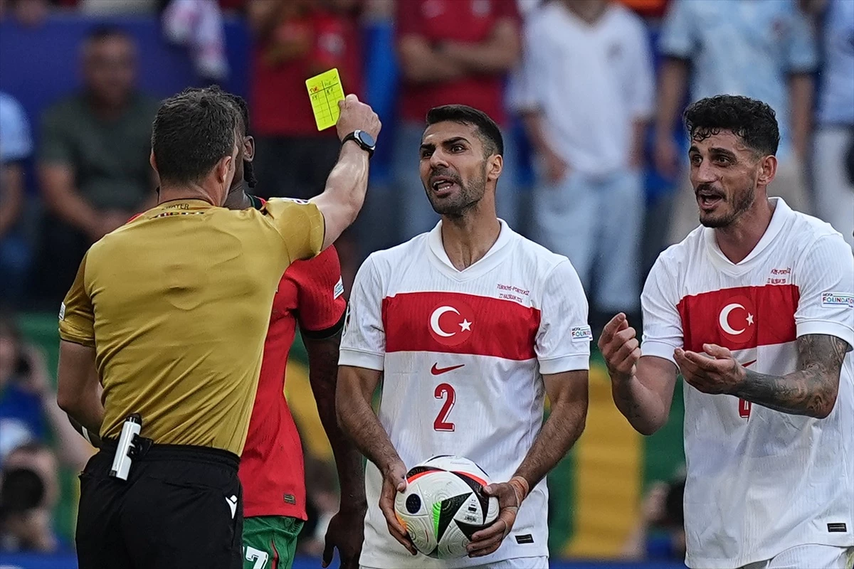 Samet sakatlandı mı? Türkiye- Portekiz maçında ne oldu?
