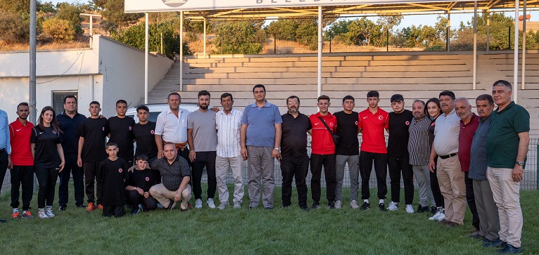 Başkan Yılmaz, İbrahimşehir Mahallesi'ni Ziyaret Etti ve Güreşçilere Ödüllerini Verdi