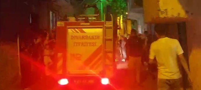 Diyarbakır’da Suriyelilerin kaldığı ev kundaklandı