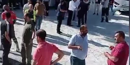 Elazığ Eti Krom Maden İşletmesi'nde çalışan 300 işçi, haklarını alamadıkları gerekçesiyle greve başladı