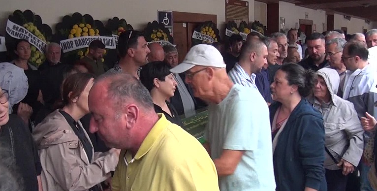 Sinop'un CHP'li eski Belediye Başkanı Baki Ergül, son yolculuğuna uğurlandı