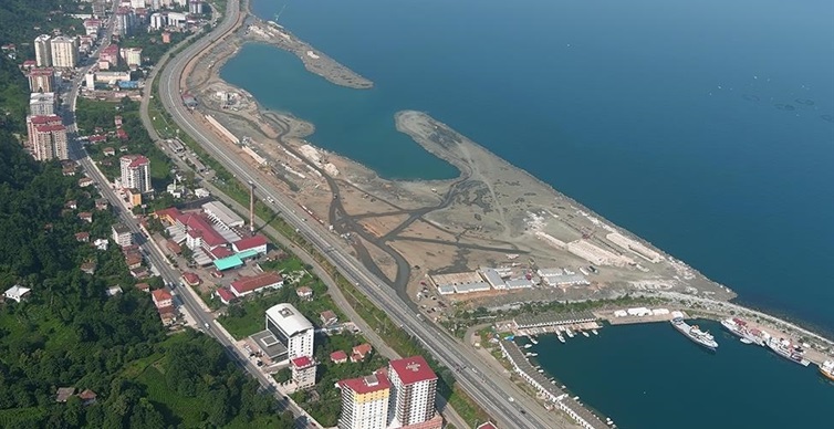 Sağlık Bakanı Prof. Dr. Memişoğlu, Şehir Hastanesi Konusunu Topu taca Attı