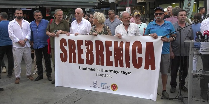 Srebrenitsa Soykırımı'nın 29. yıl dönümünde hayatını kaybedenler İzmir'de anıldı