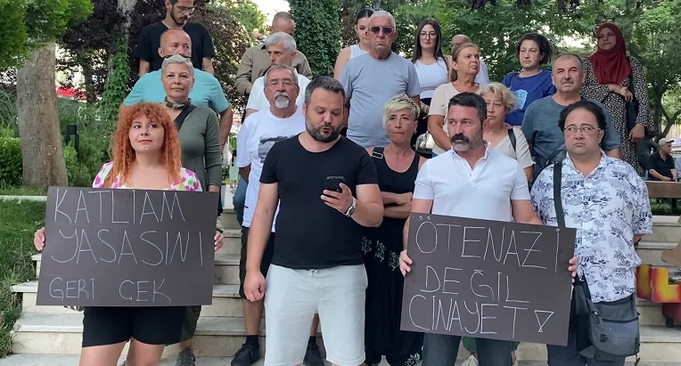 Hayvanseverler, Bilecik’te sokak hayvanlarına ilişkin kanun teklifini protesto etti