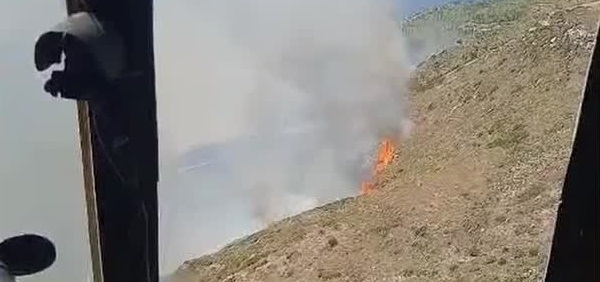 İzmir Çeşme Deliklikoy’da orman yangını