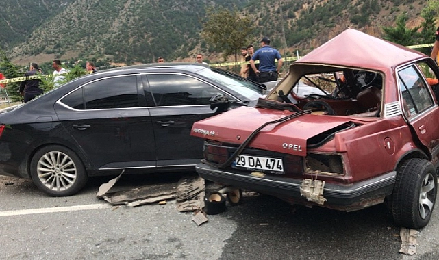 GÜMÜŞHANE'DE FECİ KAZA: 2 ÖLÜ 2 YARALI