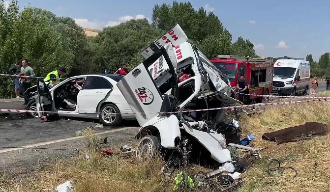 Yozgat'taki trafik kazasında ölen aile fertleri toprağa verildi
