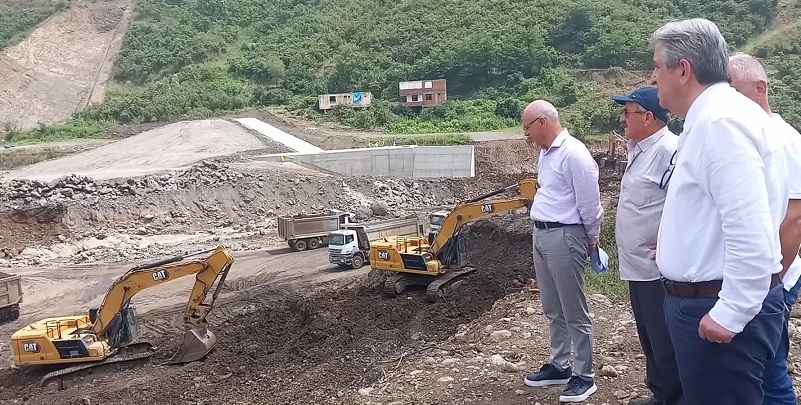 Murat Çan, 7 yıldır tamamlanamayan Salıpazarı Barajı'nda incelemelerde bulundu