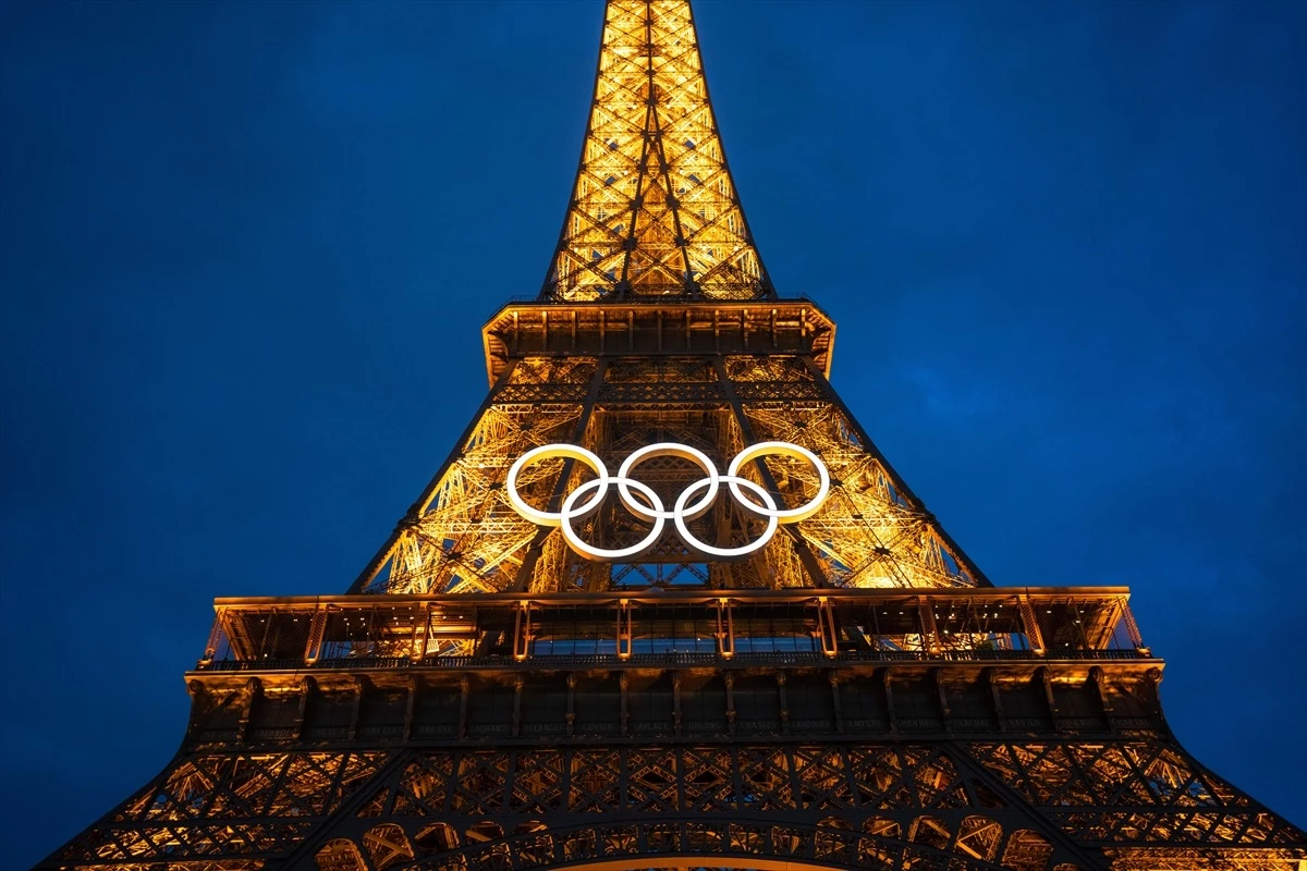 Paris Olimpiyatları'nda Fransız koşucunun açılış törenine başörtüsüyle katılmasına izin verilmedi! 