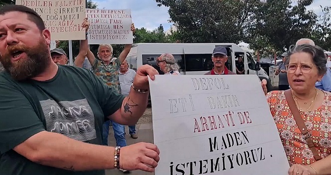 Arhavili vatandaşlar, madenler, dereler ve HES uygulamalarına karşı eylemde...