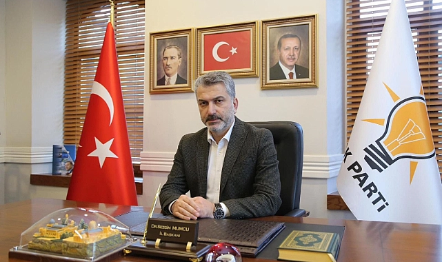 KLAVYE BAŞINDA MAVAL OKUYOR!