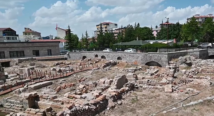 Yozgat’taki 2 bin yıllık tarihi Roma hamamı sıcak suya yeniden kavuştu