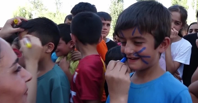 Van'da çocuk şenliği renkli geçti