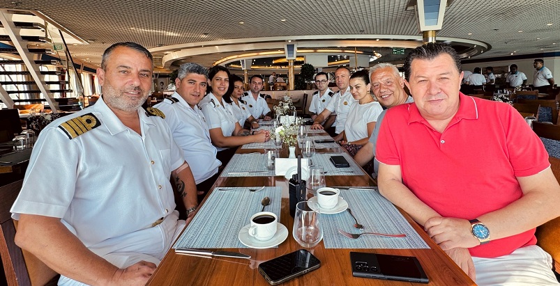 VEDAT UĞURLU'NUN YÜZEN TATİL CENNETİ