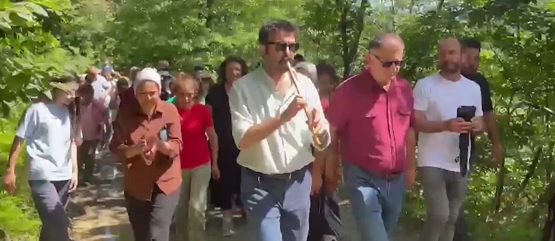 Borçka Çifte Köprü'de yapılması planlanan turizm projesine yürüyüşlü protesto