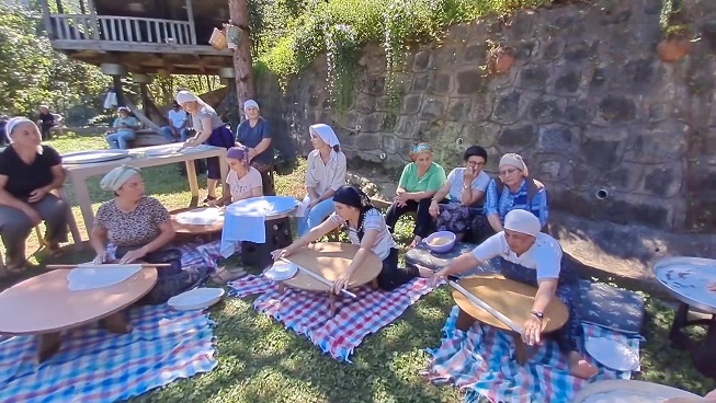 Hopa Belediyesi Kültür, Sanat ve Deniz Festivali kapsamında Hendek’te şenlik düzenlendi