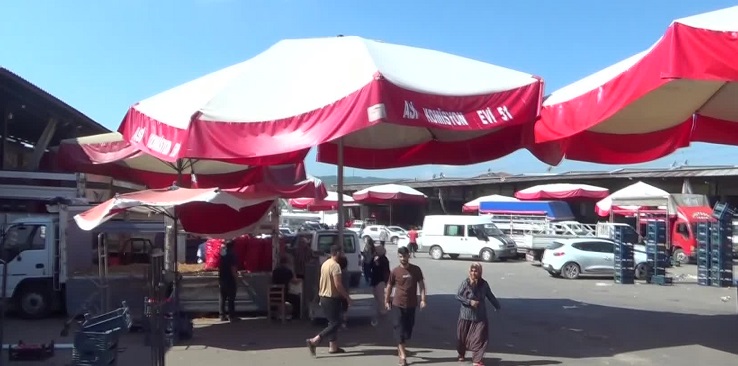 Salçalık biber satan esnaf: 