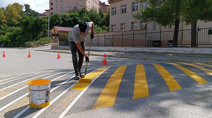 Giresun Belediyesi, eğitim öğretim dönemi öncesinde yaya geçitlerini yeniliyor