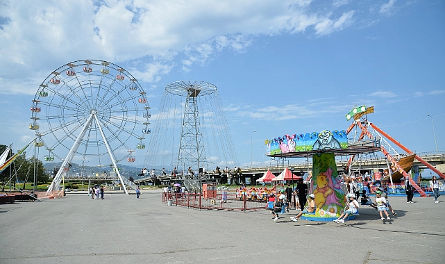 Trabzon Büyükşehir Belediyesi’nden Sevgi Evleri Çocuklarına Unutulmaz Lunapark Etkinliği