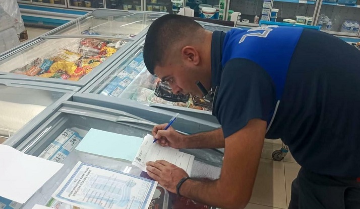 Didim Belediyesi zabıta ekipleri, ilçedeki marketleri denetledi
