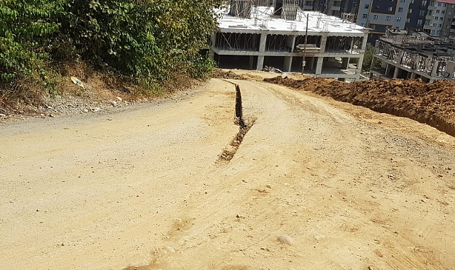TİSKİ REZALETİ...6 AY ÖNCE ASFALT DÖKÜLEN YOLU BERBAT EDİP ÇEKİP GİTTİLER!