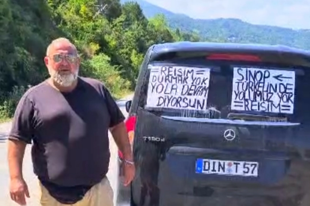 Gurbetçiden ″Cumhurbaşkanı Erdoğan sesimi duy″ eylemi