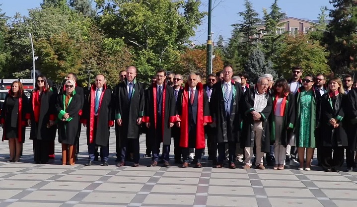  Gedik: “Türkiye Cumhuriyeti Devleti anayasal bir devlet mi olacak yoksa sadece anayasası olan bir devlet mi?”