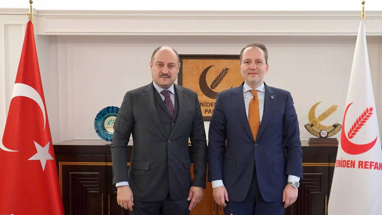 Kasım Gülpınar Yeniden Refah Partisi'nden İstifa Etti: AKP'ye Katılacak mı?