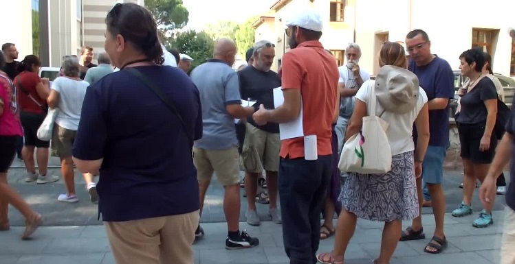 Burhaniye'de çevreciler, yapılması planlanan altın madeni işletmesine tepki gösterdiler