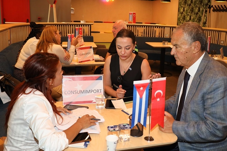 Türkiye ve Küba'nın hedefi doğrudan dış ticaret