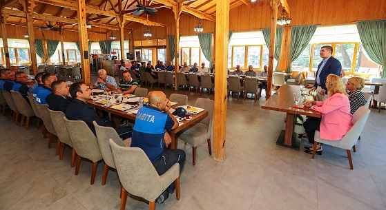 Burdur Belediye Başkanı Ercengiz, zabıtalarla bir araya geldi