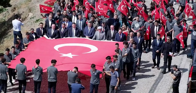 Erzurum'da eğitim yılının ilk dersi tarihi Aziziye Tabyaları'nda işlendi... Öğrenciler savaş meydanında ders başı yaptı