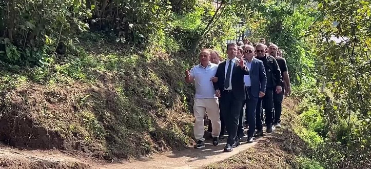 Ekrem İmamoğlu, şehit Piyade Üsteğmen Ömer Fatih Ayar’ın kabrini ziyaret etti