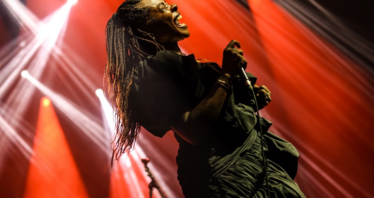 BUIKA, İSTANBUL’DA HAYRANLARINA TÜRKÇE ŞARKI SÖZÜ VERDİ